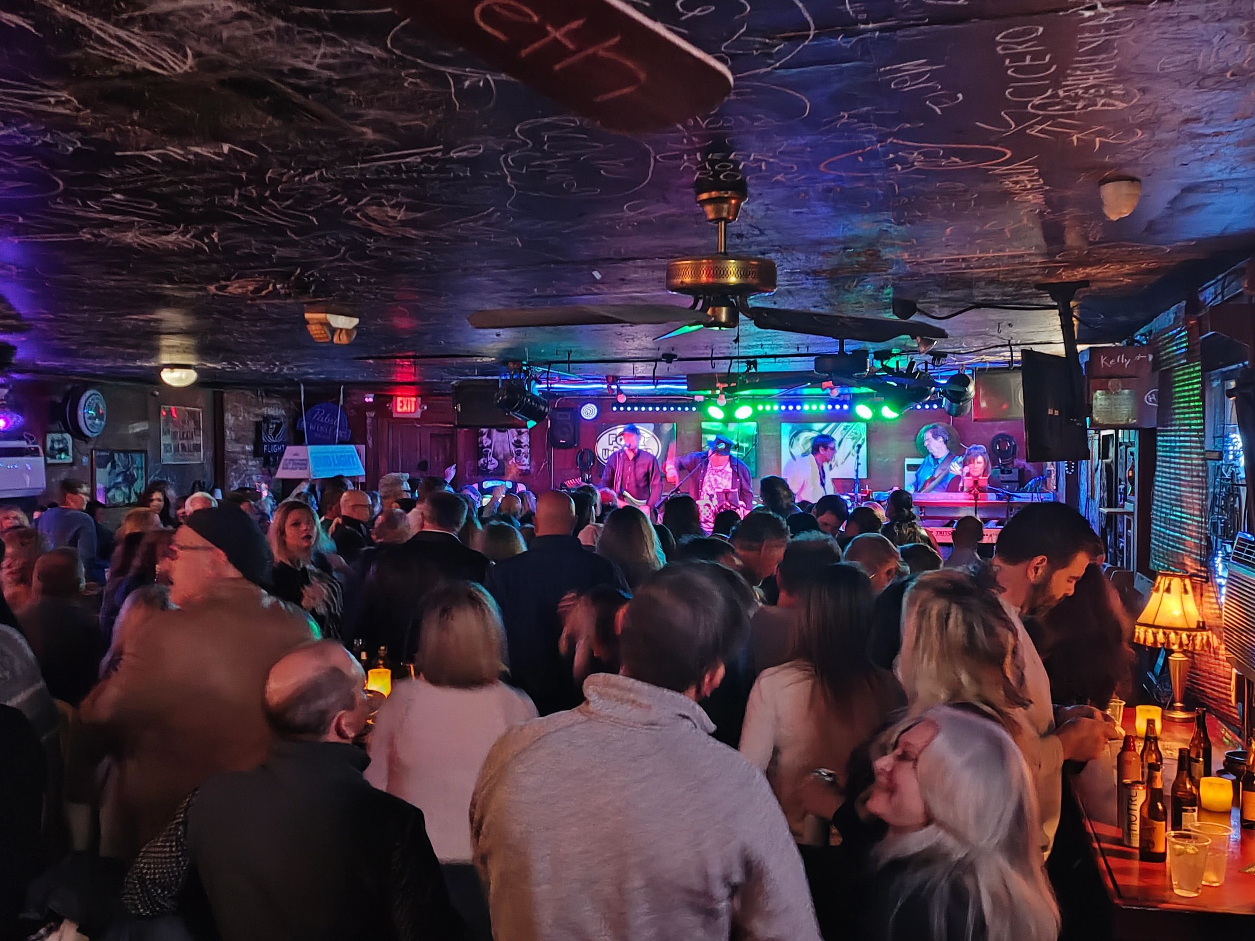 Live music at rubys roadhouse best roadhouse bar band experience