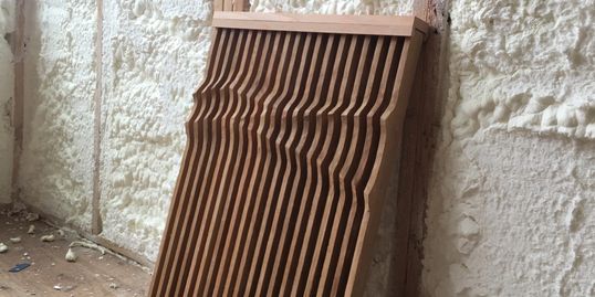 The hall screen model leaning on the open-cell spray wall.