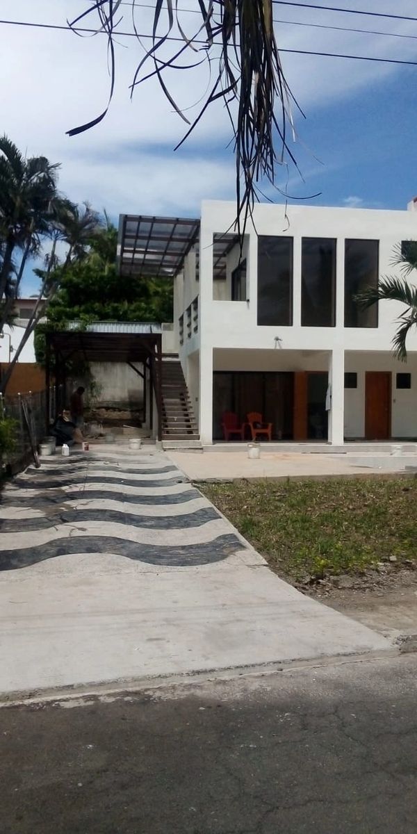 Realización de Acera, Entrada y Pergola  
