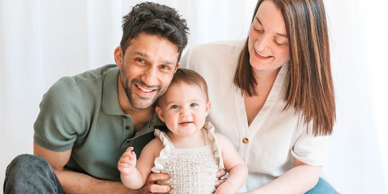 Relaxed indoor family photoshoot with baby, in Milton Keynes 