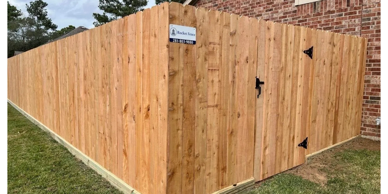Wood privacy fence Rocketfence