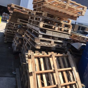 untidy pallets