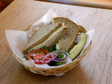 Tuna Sandwich o German Rye Bread with tomato, lettuce, onions, german mustard and pickle
