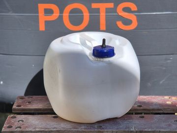 Cans with valves