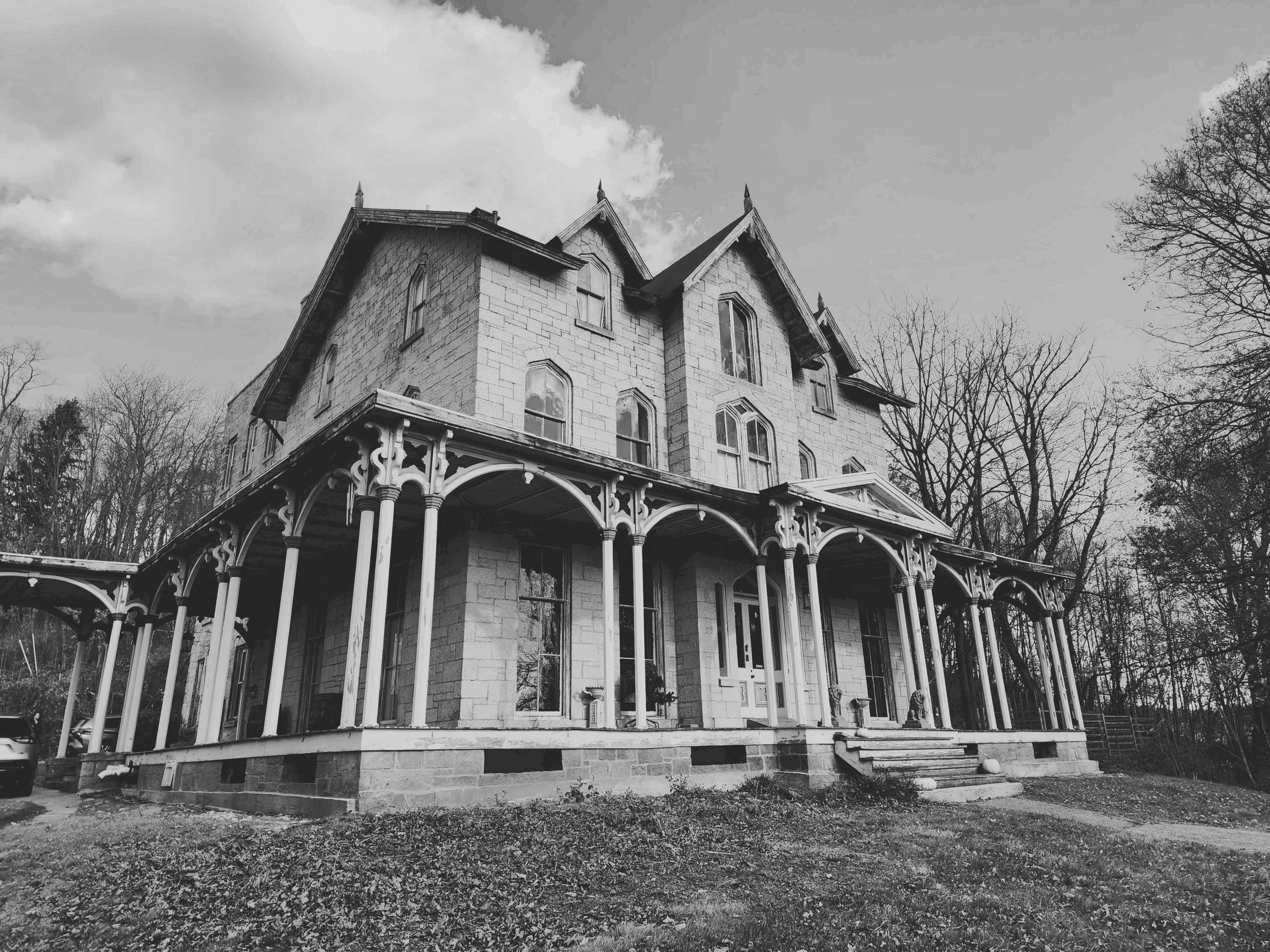 Black and White Image of the Irvin Manor 