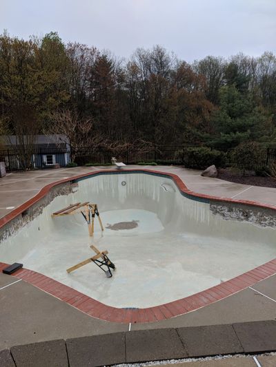 Swimming pool tile and plaster prep