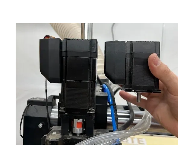 Much larger braking motor on the left Much larger braking motor on the left