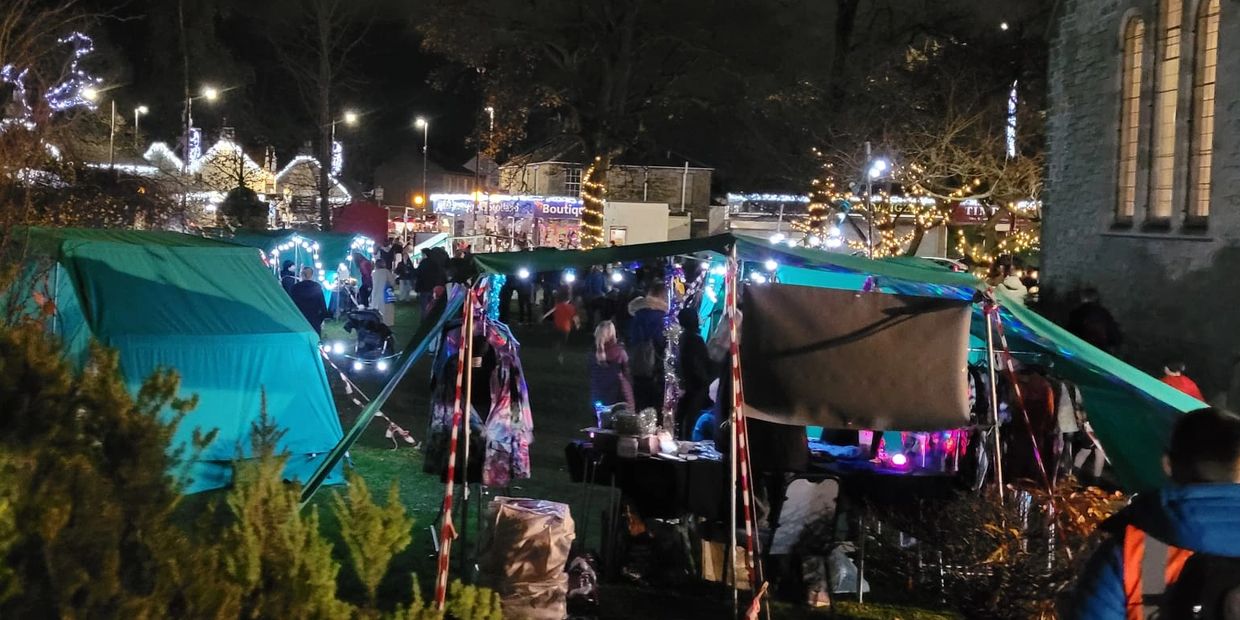 Outdoor stalls at night at the Davidson's Mains Christmas Market and Switch On