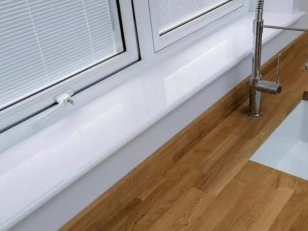 Glossed window sill 