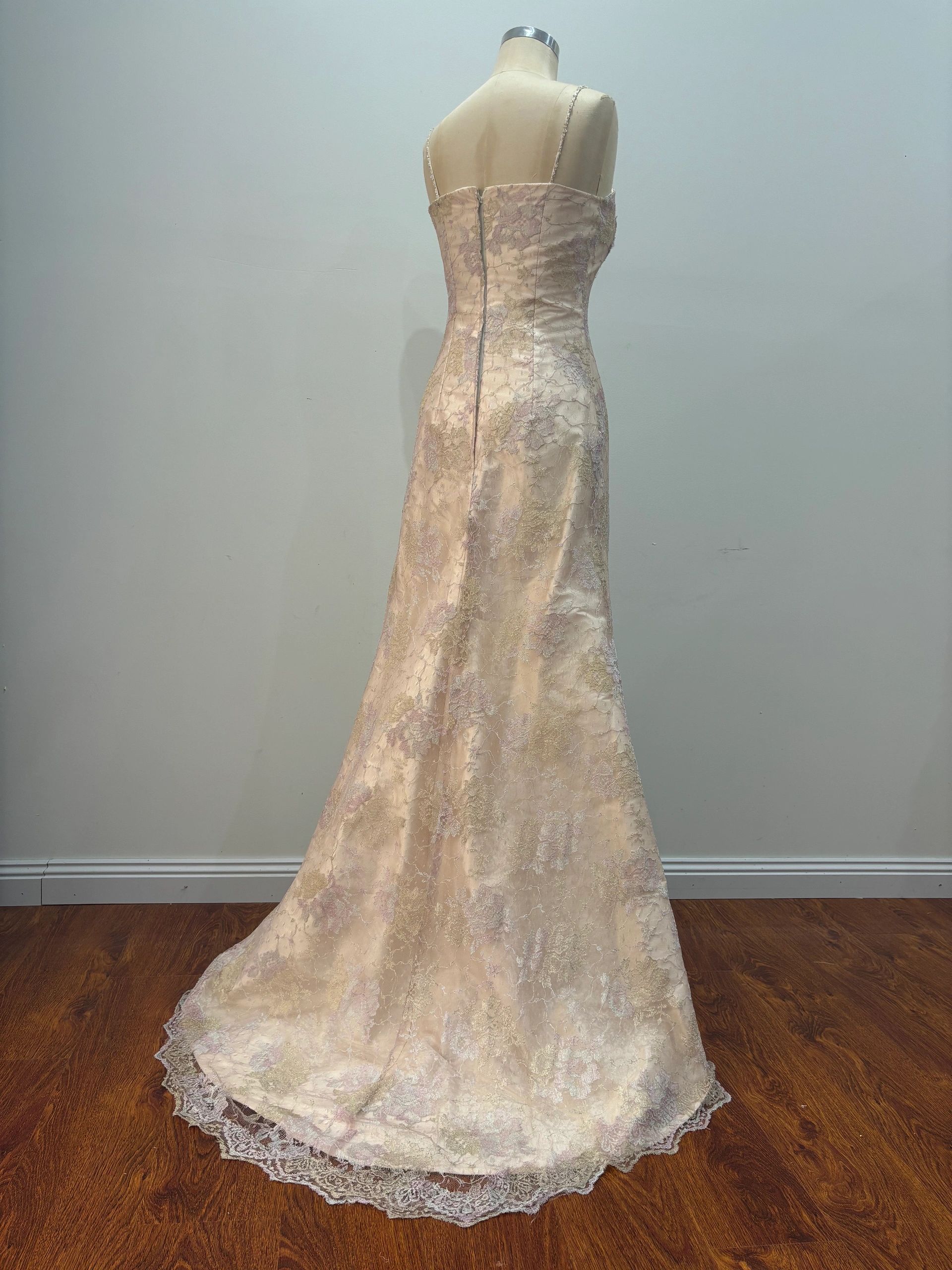 Lyn's Bridal & Formal Alterations