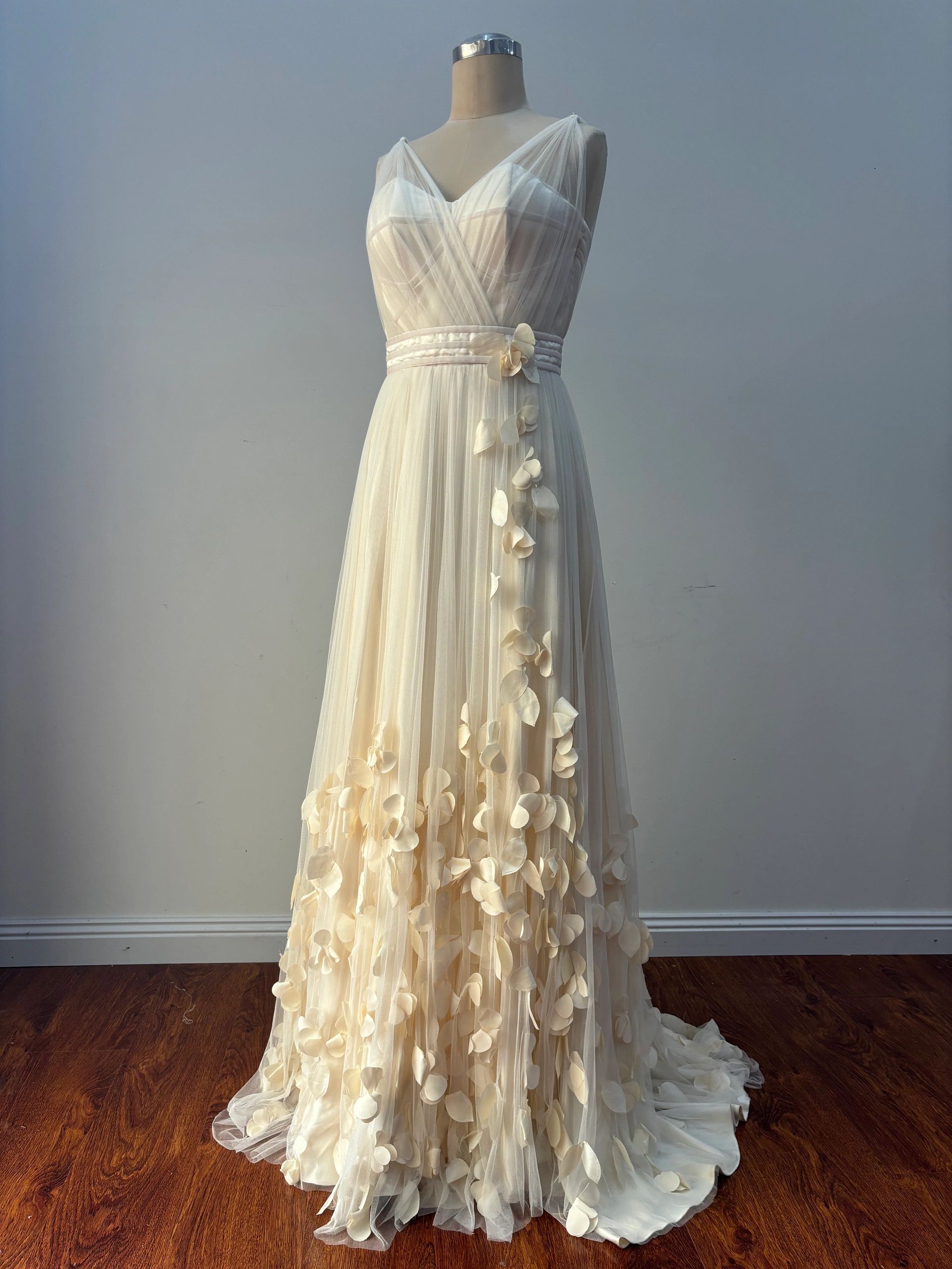 Lyn's Bridal & Formal Alterations