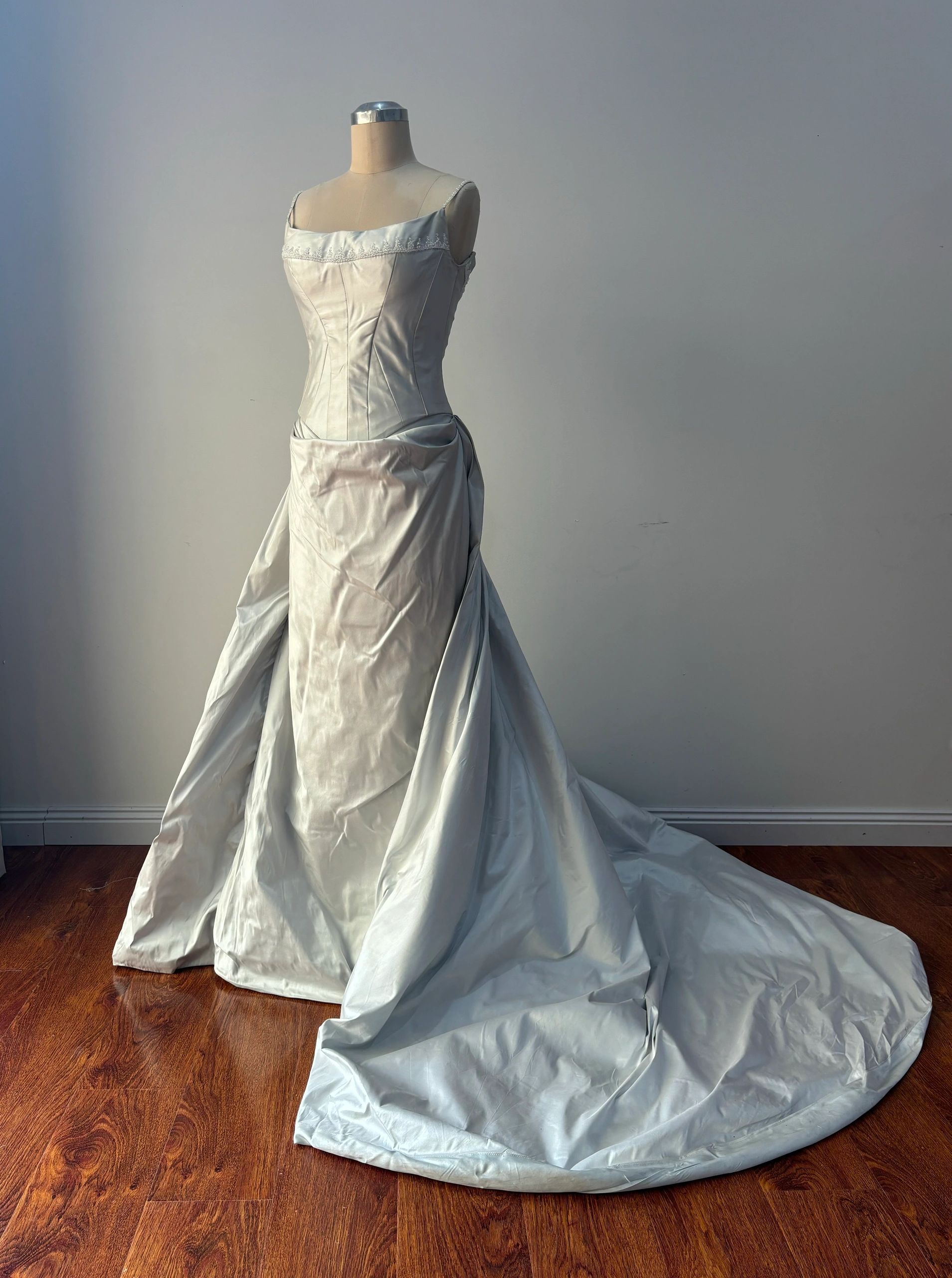 Lyn's Bridal & Formal Alterations