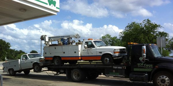 Cash auto buyers towing a recent purchase in Austin, TX