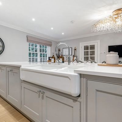 Hand painted kitchen 
ascot surrey 
Sunningdale kitchen painter 