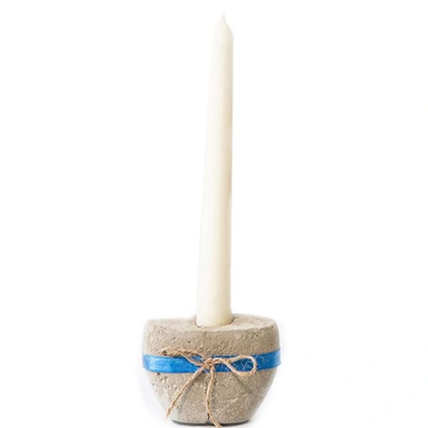 CAN3002Bl - Handmade 
White Candle on Cement