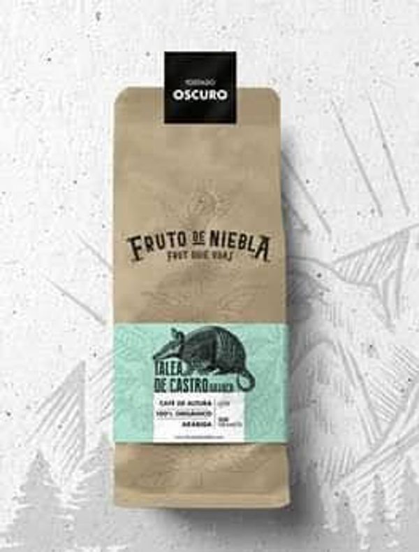 Empaque de café "Fruto de Niebla" con diseño de armadillo.