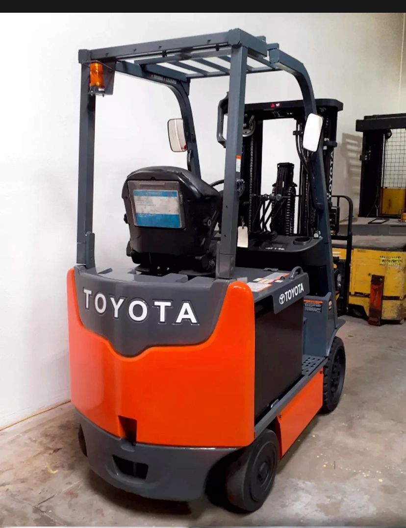 (26) Units In-Stock | Refurbished 2019-2022 Toyota 8FBCU25 series electric