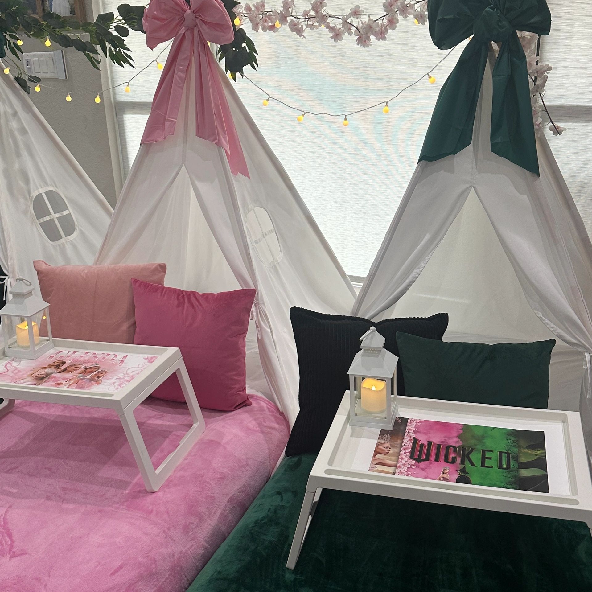 Cozy indoor tents with colorful cushions and fairy lights for a playful reading nook.