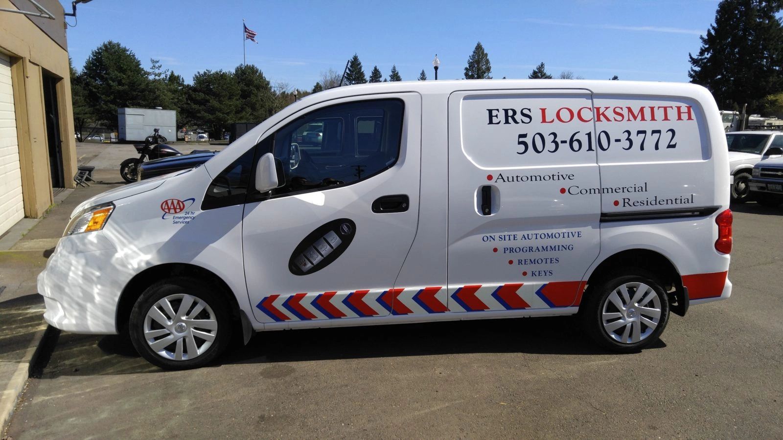 Newberg locksmith, 24 hr emergency service, lockout, keys, remotes.