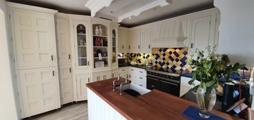 oak kitchen that has been sprayed in a cream finish