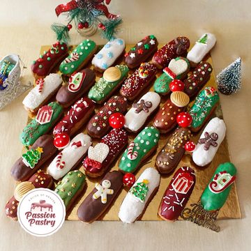 Mini Christmas decorated Eclair 