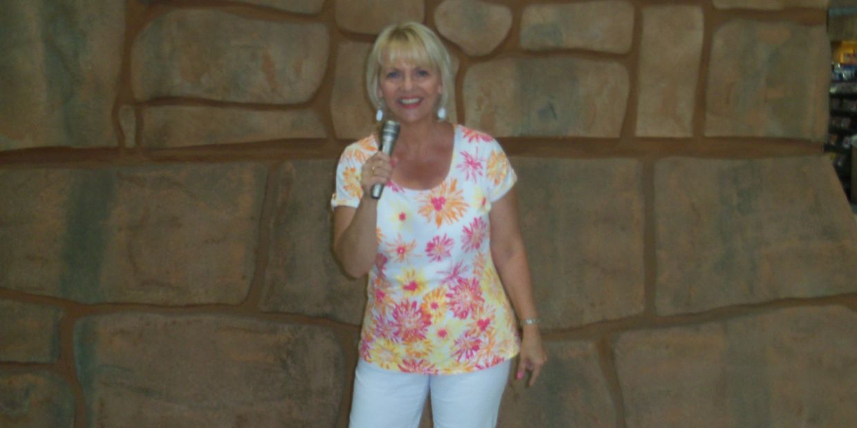 Ginny has been performing and entertaining customers since 2016.  A lively performance is provided f