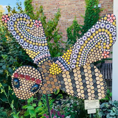 Garden Art Mosaic Tile Bee 