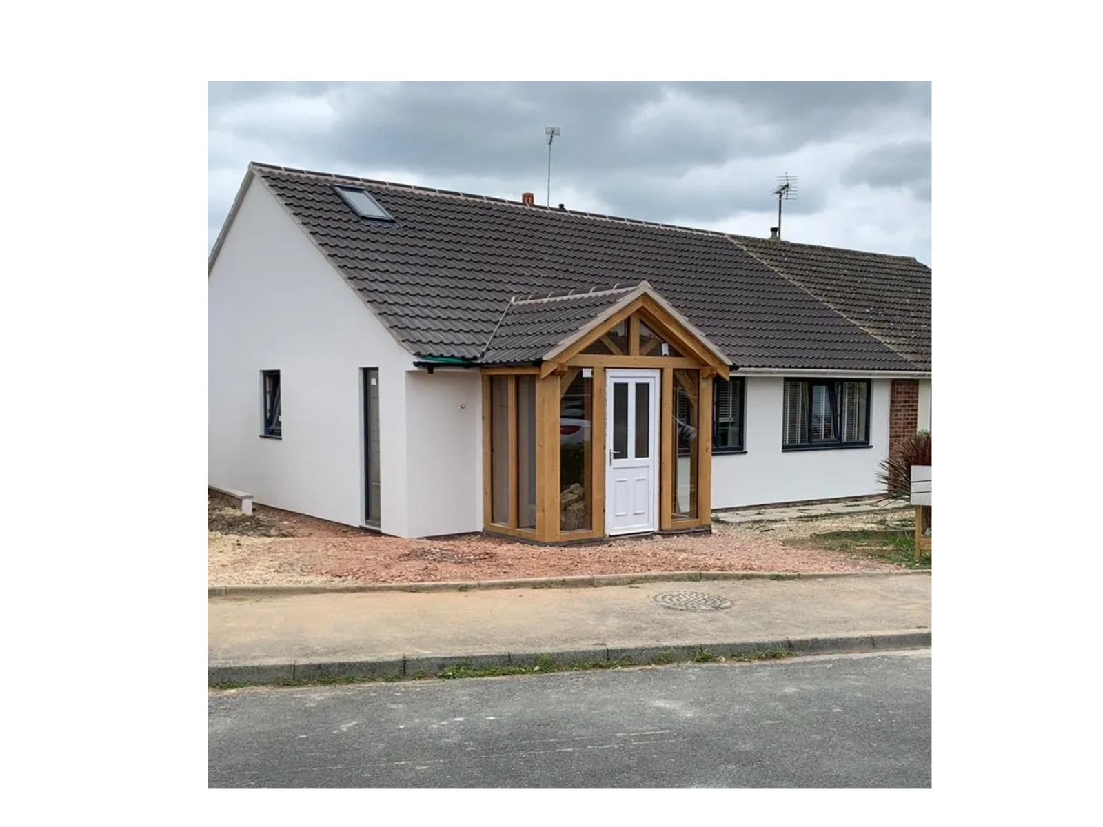 M&D BUILDERS CHELTENHAM LTD logo