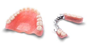 Hareketli diş protezi 
