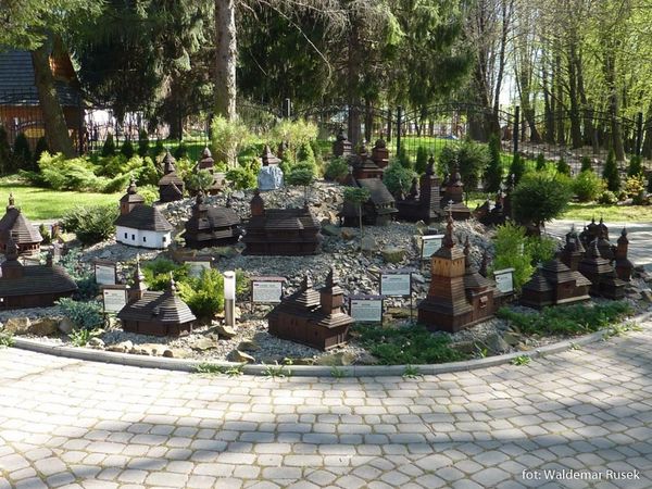 Park Miniatur i Ogród Biblijny w Myczkowcach atrakcje blisko Uherc Mineralnych