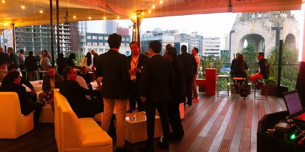 Producción de eventos corporativos, congresos, convenciones, fiestas de fin de año.