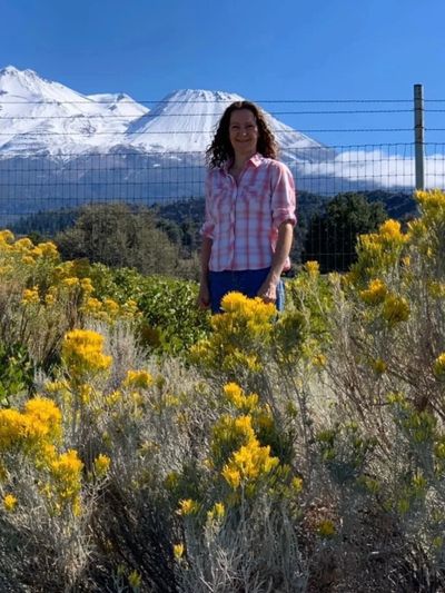 Kasandra in front of Mt. Shasta California 