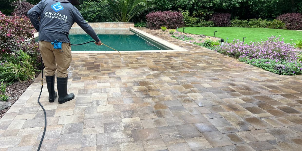 Sealing pavers
