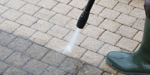 pressure washing driveway