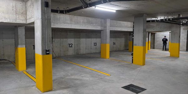 Lignes de stationnement garage intérieur