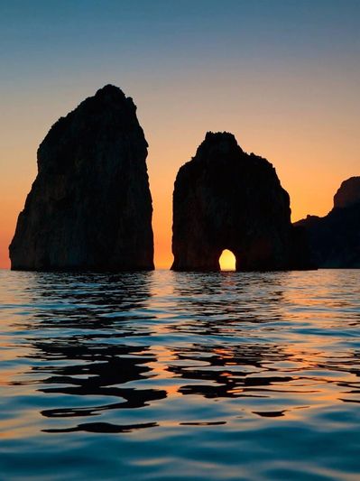 Faraglioni di Capri o Cartao postao de da ilha de Capri na Italia