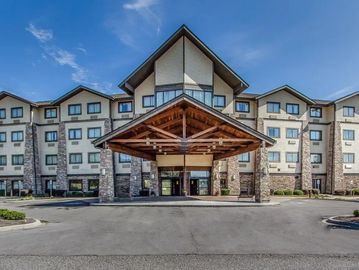 Exterior hotel entrance and building, Comfort Inn & Suites Near Lake Guntersville