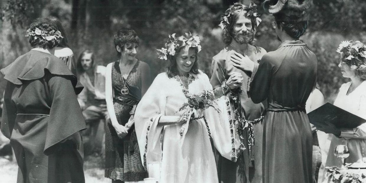 Handfasting of a couple in 1979 in a Toronto park. Black & white photo: John Mahler, Toronto Star