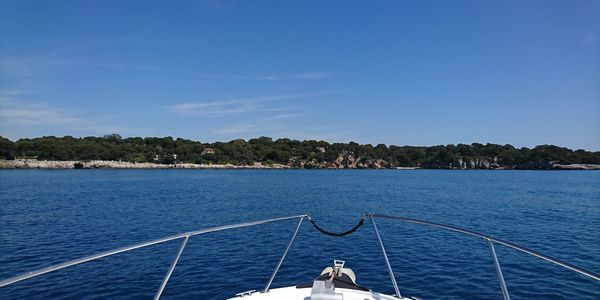 Découvrir le Cap d'Antibes par la mer c'est La Boat Life