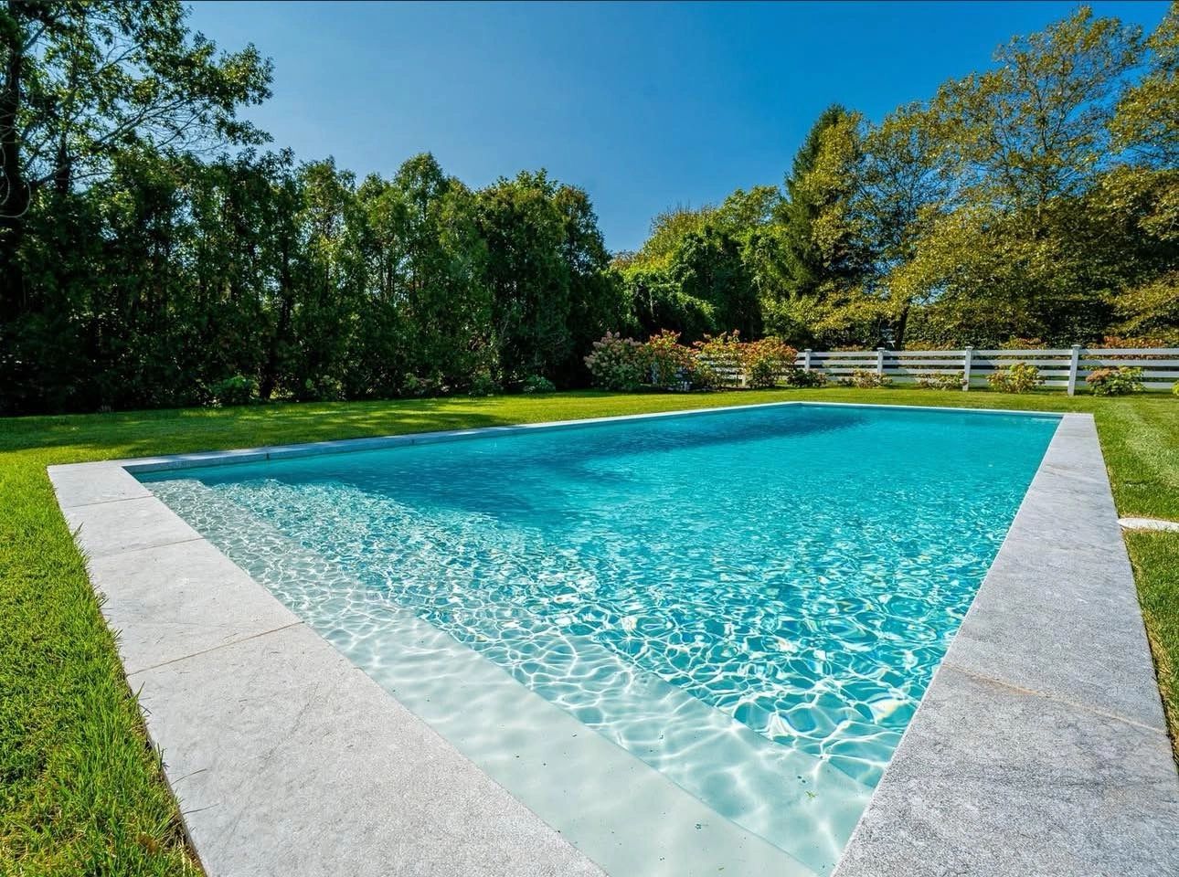 Niagara Pool Filling & Water Delivery - Pool Service in Providence