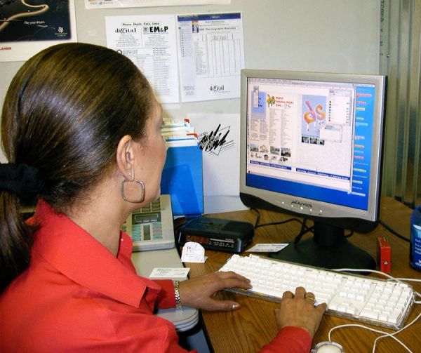 Our experienced 24HRS Fast Printing Design & Layout Staff works with customers to create professional, attractive, and print-ready designs.