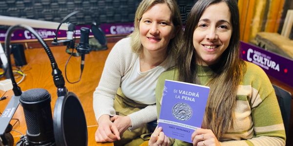 Inés y Miriam en el estudio de Medios Públicos - Radio Cultura