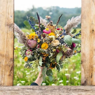 Dried flower bouquet for boho wedding 