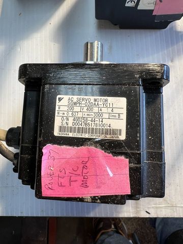 Yaskawa SGMPH-02DAA-YG11 AC Servo Motor