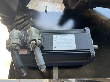 Yaskawa USAGED-09-ML21 AC servo motor