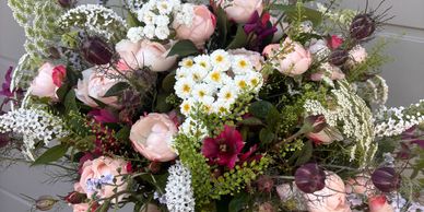 A bouquet with pink and white flowers.
