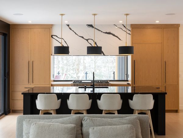 oak kitchen black counters and 4 cream bar stools