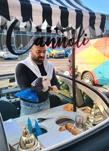 Gigi with Cannoli Service