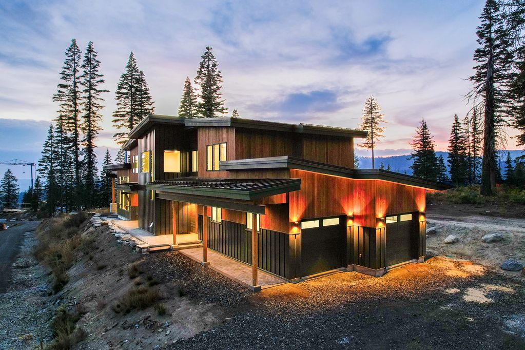 112 North Loop
Located at Brundage Mountain Village at the Brundage Mountain Resort