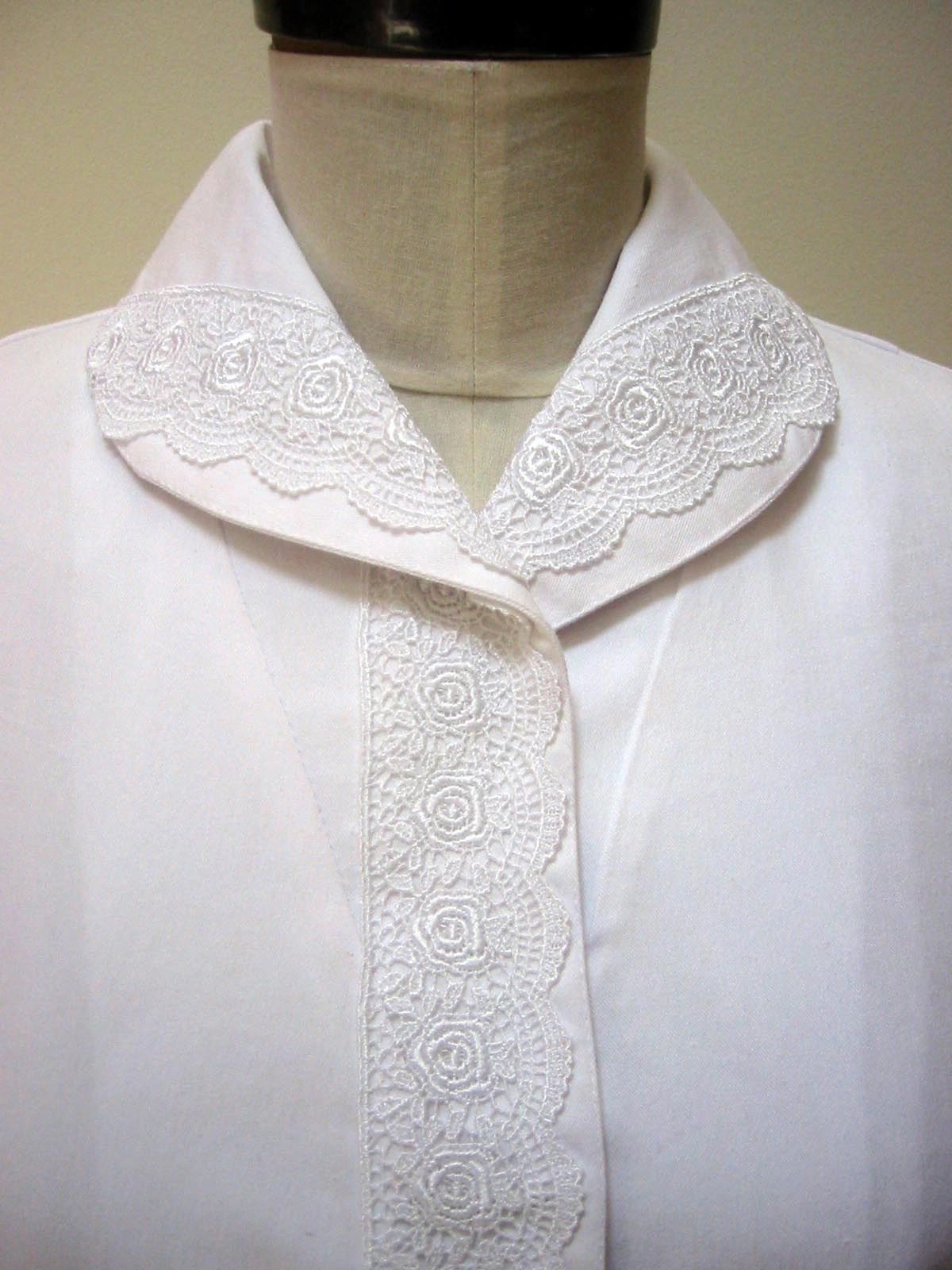 2White_Lace_Round_Collar_close_up___350.jpg